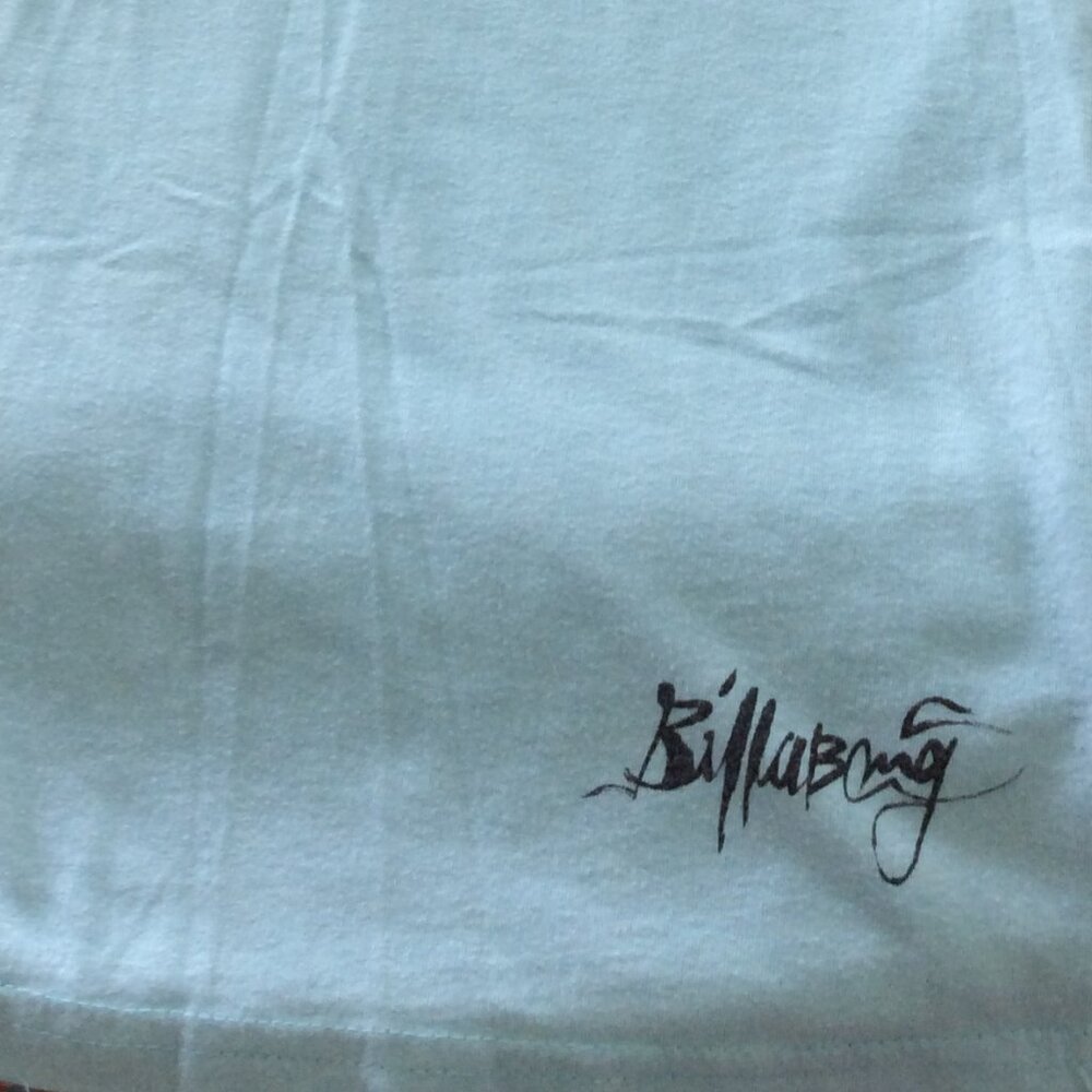 Men's Billabong short sleeved tshirt vneck size large teal in color.